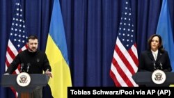 Президент Украины Владимир Зеленский и вице-президент США Камала Харрис во время совместной пресс-конференции в рамках Мюнхенской конференции по безопасности (MSC). Германия, 17 февраля 2024 года