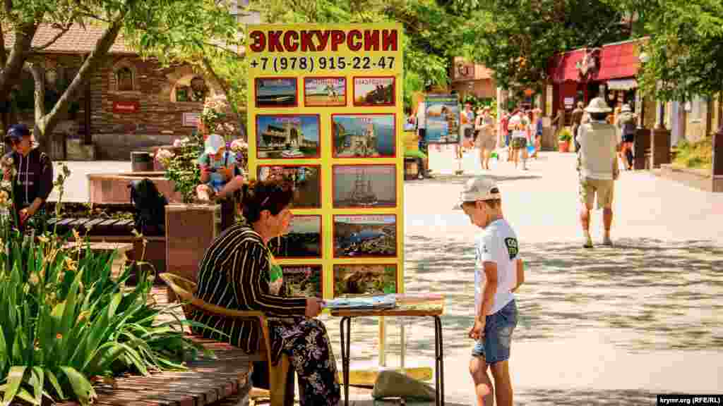 Можно купить билеты на конные и морские прогулки, квадроциклы, пещеры и поездки в Алупку, Бахчисарай, Ялту, Севастополь. ​